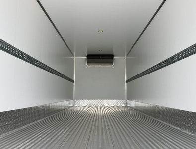 HINO 700 (МРМ 18т) ИЗОТЕРМИЧЕСКИЙ ФУРГОН 9,2м С/П 60/80